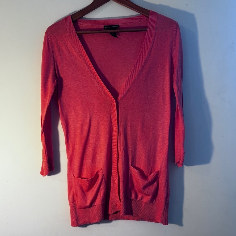 New York & Co Lightweight V-Neck Button Front Cardigan Coral Pink Size: Small
